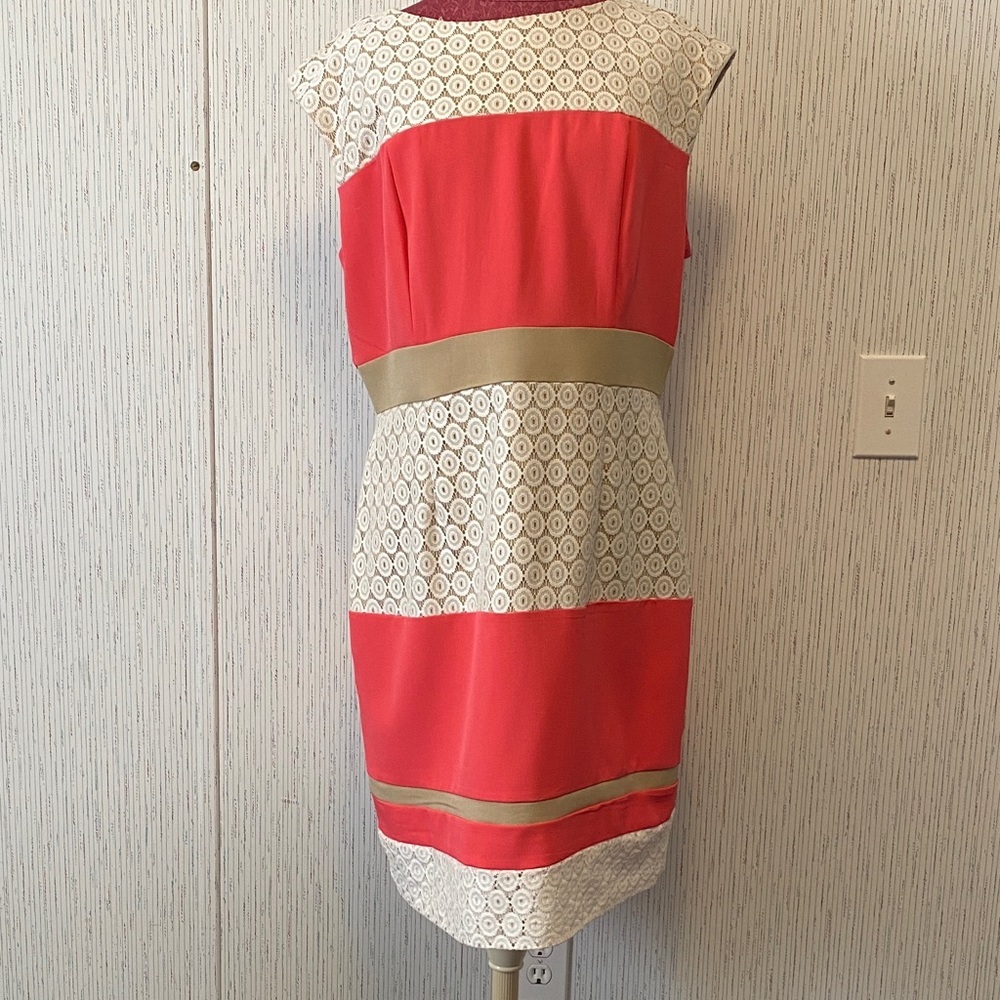 Sandra Darren Coral & Beige Patterned Mini Dress Size 16 Unique Lace Designs